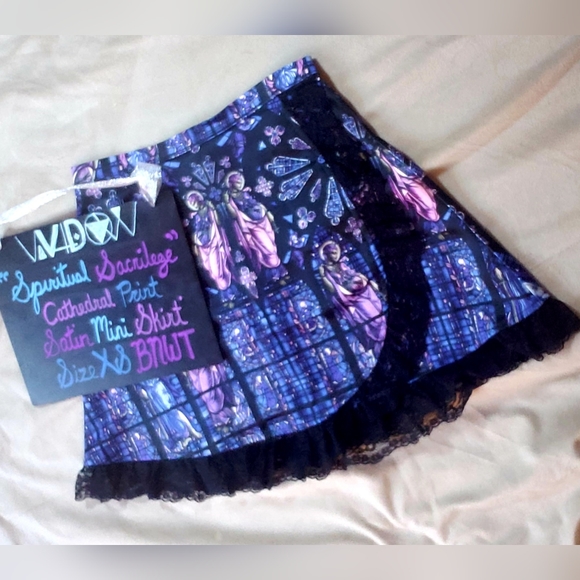 🕷 Widow: Spiritual Sacrilege Cathedral Print Satin Mini Skirt, Size XS, BNWT - Picture 11 of 16